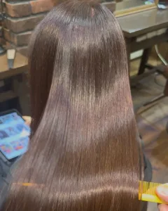 細毛でも自然なボリューム感のある髪質改善デザイン縮毛矯正