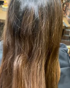 浦和の美容室エナでうねりが強い髪を髪質改善縮毛矯正する前の写真