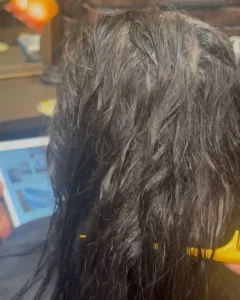 さいたま市浦和の美容室エナの髪質改善縮毛矯正をかける前のうねる癖の写真２枚目